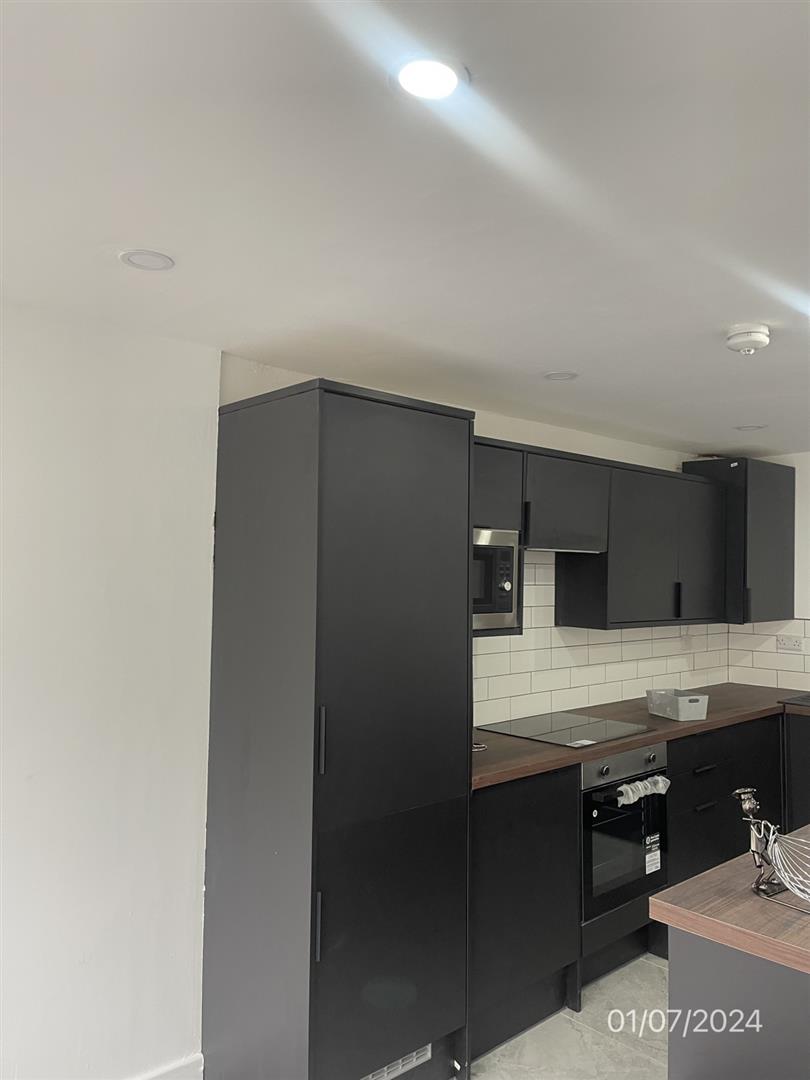 5 bed property in Penhevad Street, Grangetown